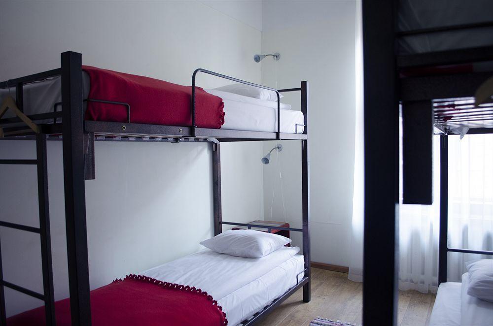 Red Nose Hostel With Self-Check In リガ エクステリア 写真