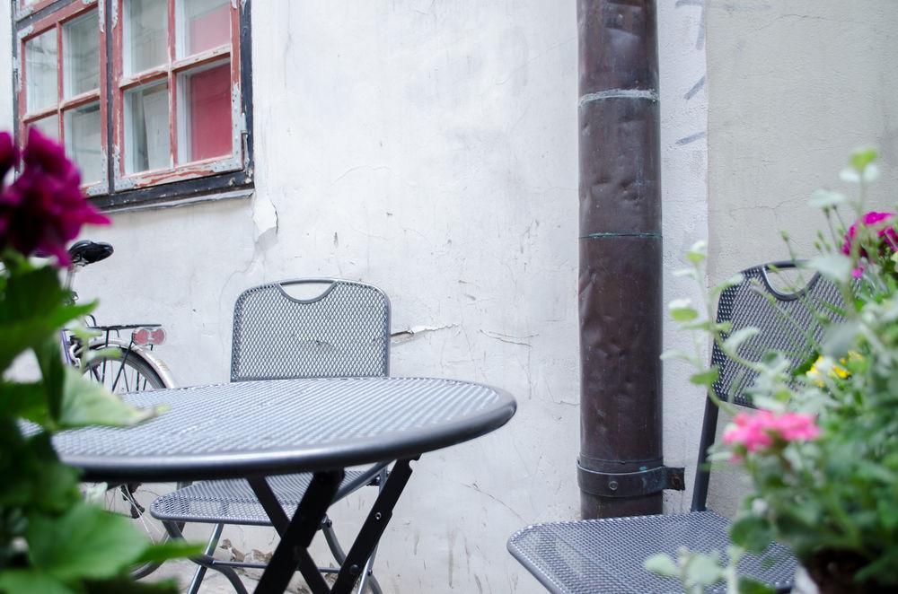 Red Nose Hostel With Self-Check In リガ エクステリア 写真