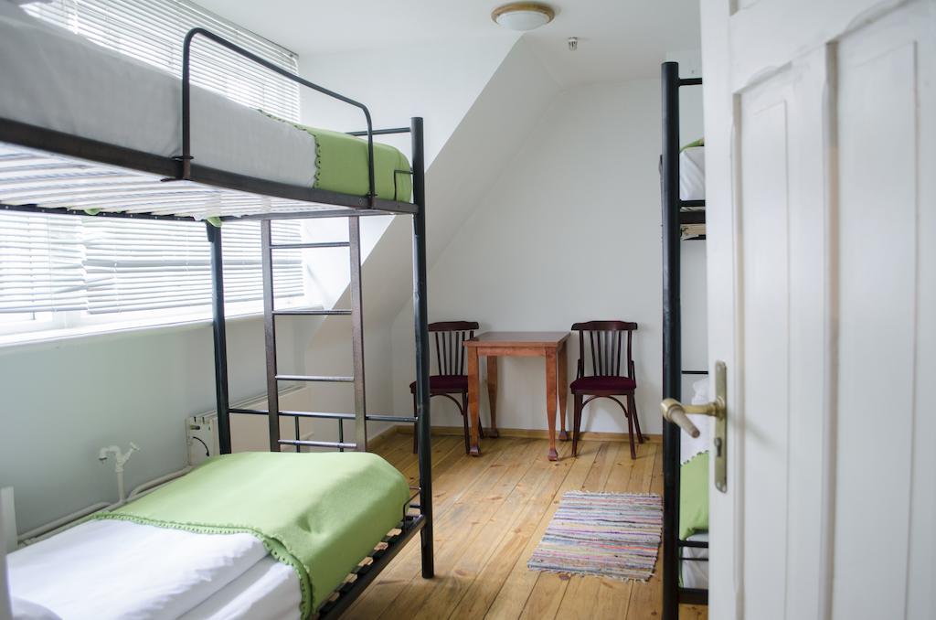 Red Nose Hostel With Self-Check In リガ エクステリア 写真