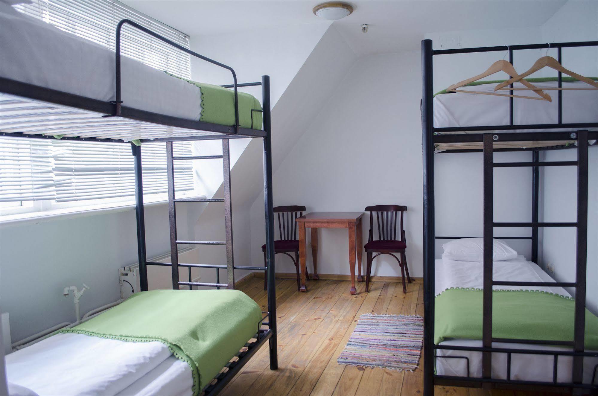 Red Nose Hostel With Self-Check In リガ エクステリア 写真