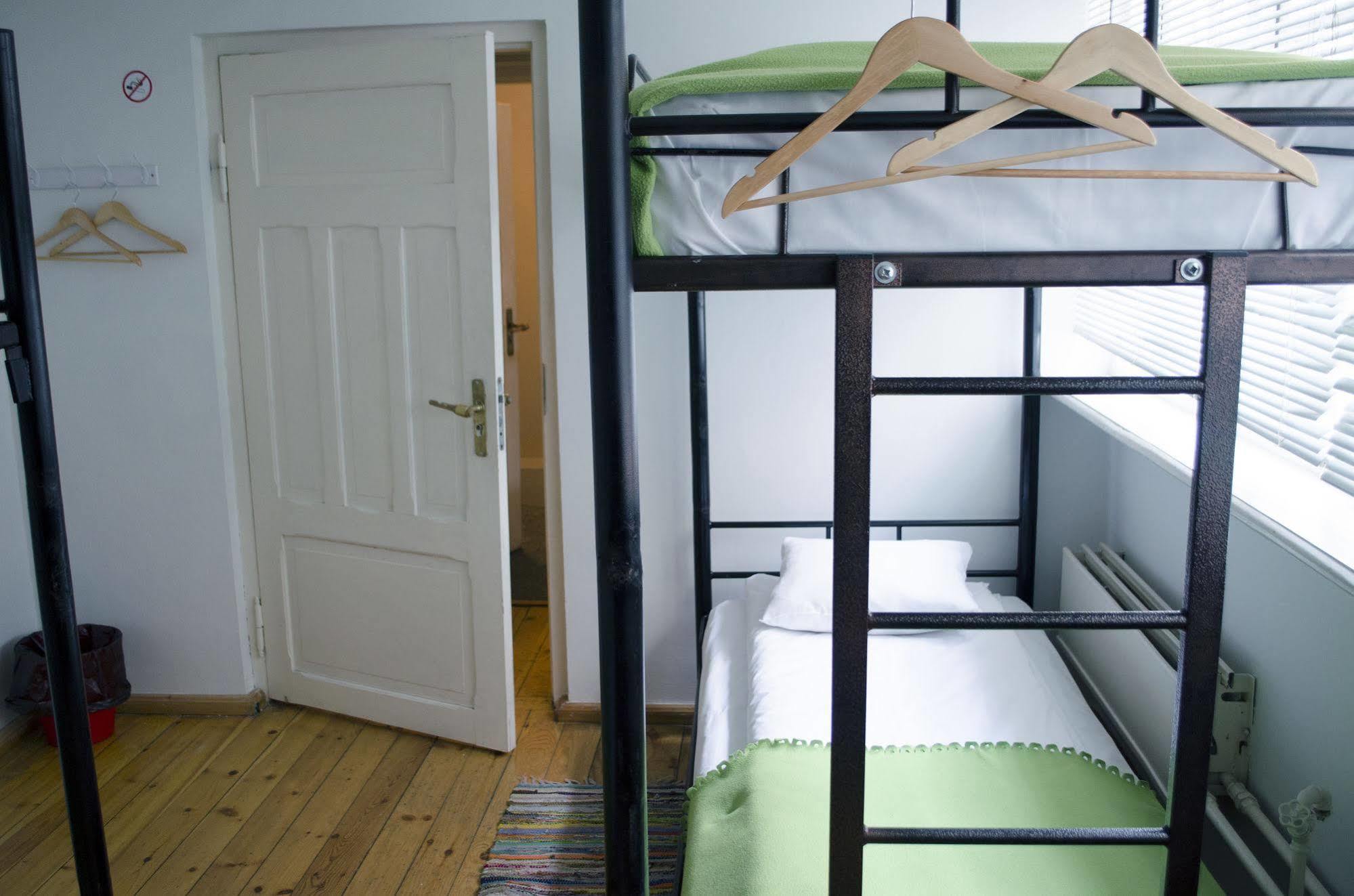 Red Nose Hostel With Self-Check In リガ エクステリア 写真