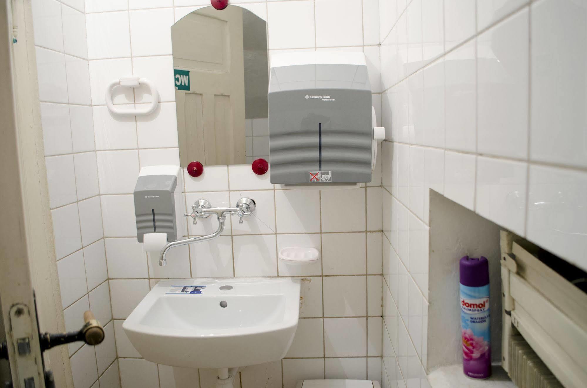 Red Nose Hostel With Self-Check In リガ エクステリア 写真