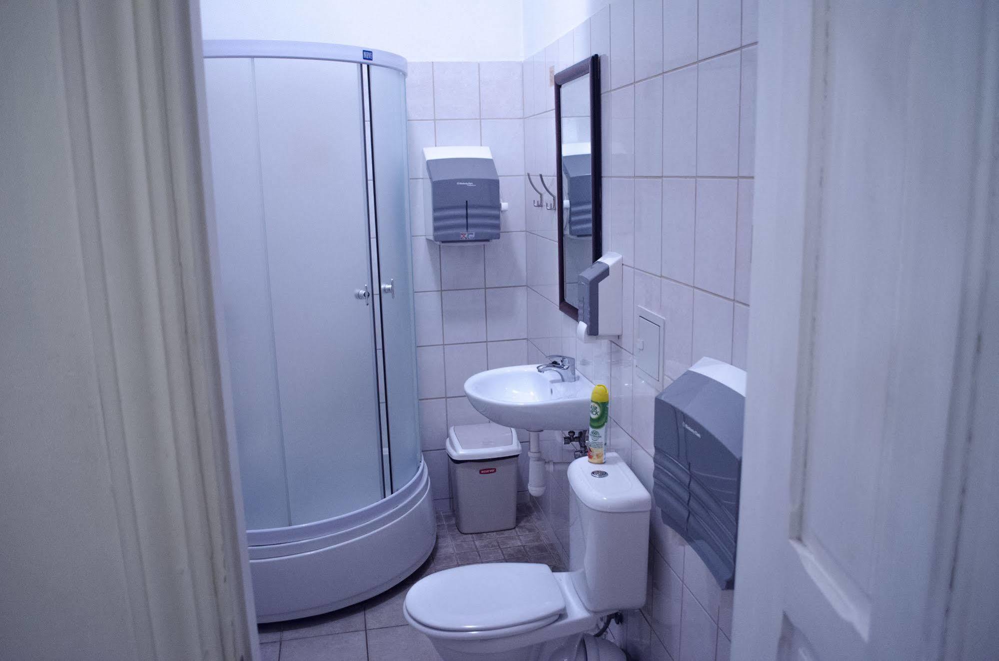 Red Nose Hostel With Self-Check In リガ エクステリア 写真
