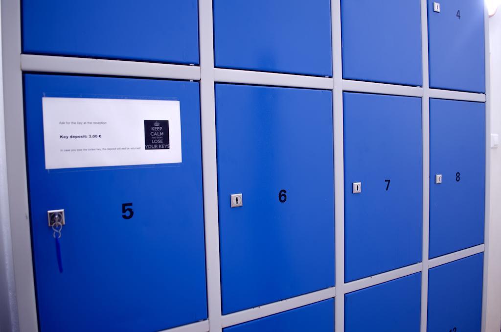 Red Nose Hostel With Self-Check In リガ エクステリア 写真